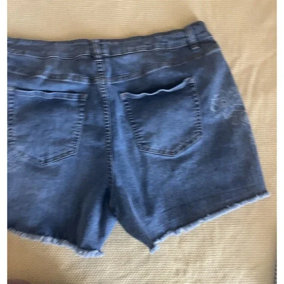 Lane Bryant Denim Shorts Size 20 2 Pair Bundle Pearl Floral Blue - Picture 7 of 10
